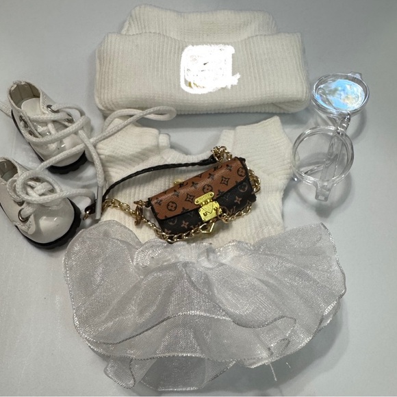 White Labubu Outfit with Accessories - Picture 1 of 1